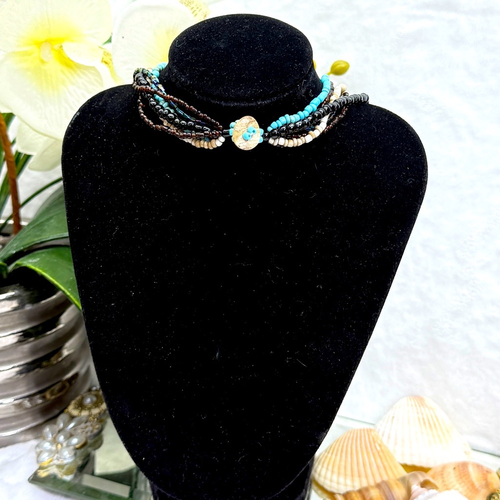 Shell Pendant Necklace with Beaded Strand - Picture 4 of 9